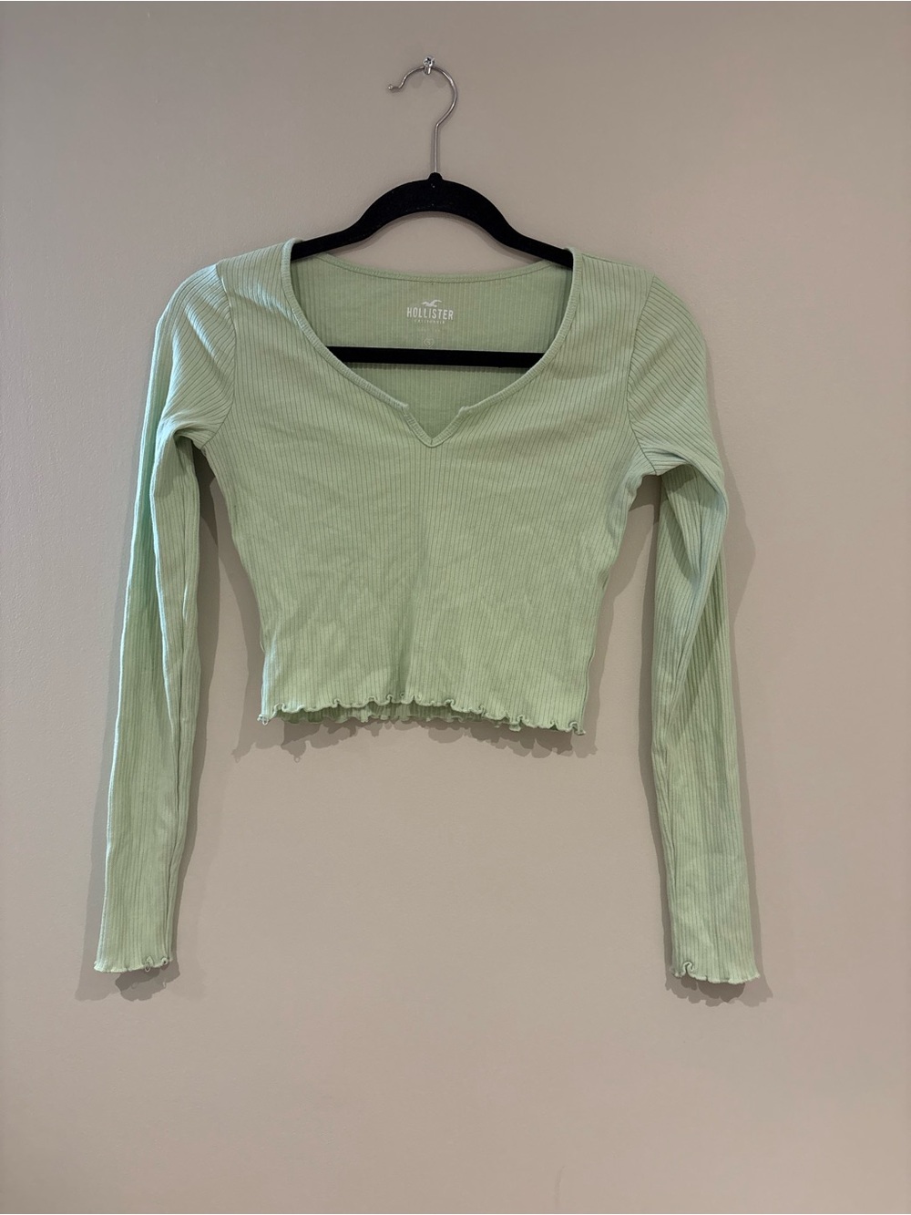 Hollister Light Sage Ribbed V-Notch Long Sleeve Crop Top